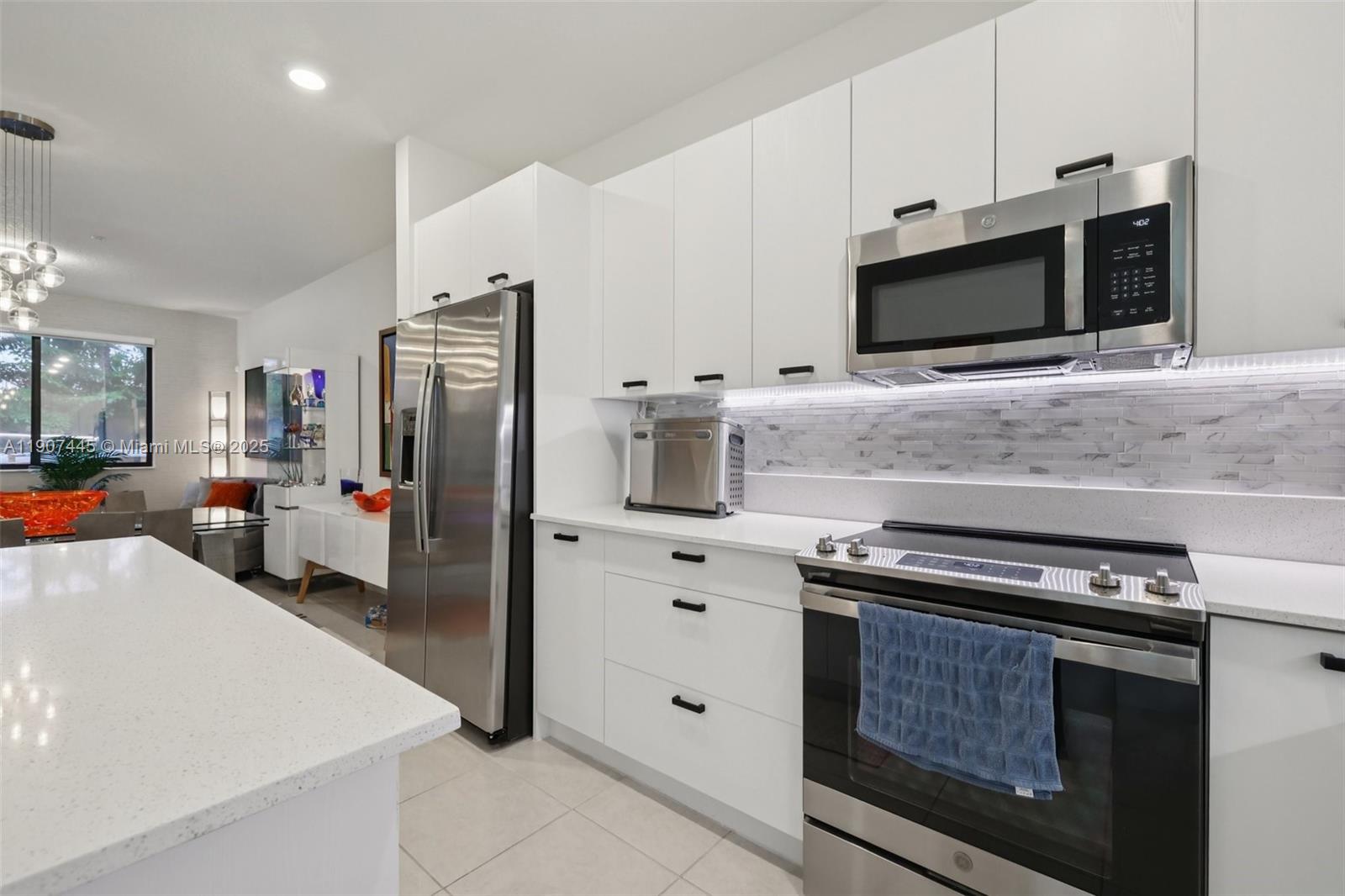 DOWNTOWN DORAL SOUTH PHAS - Residential Lease