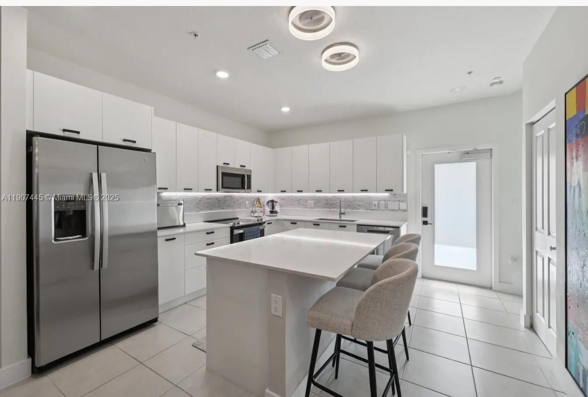 DOWNTOWN DORAL SOUTH PHAS - Residential Lease