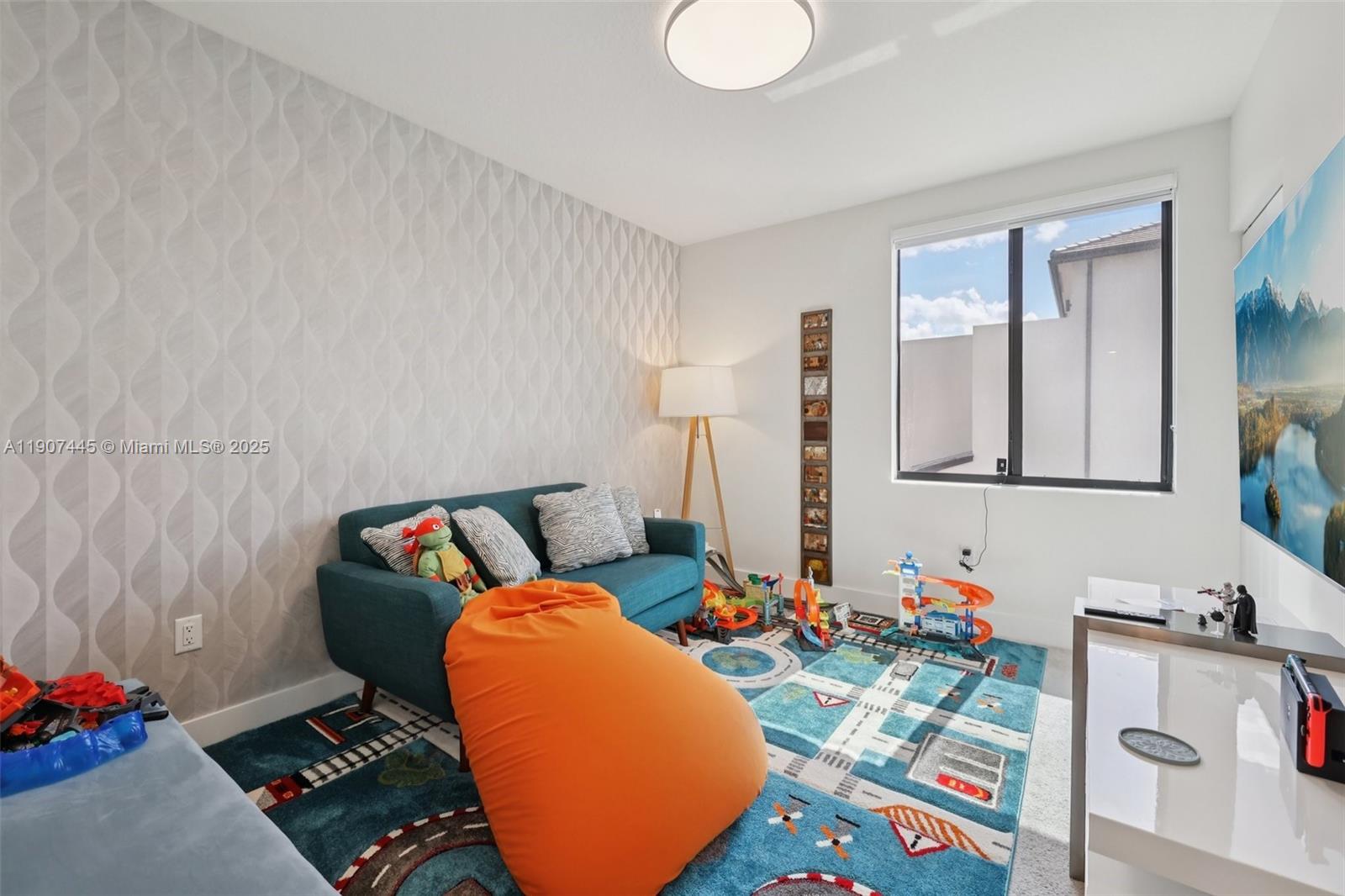 DOWNTOWN DORAL SOUTH PHAS - Residential Lease