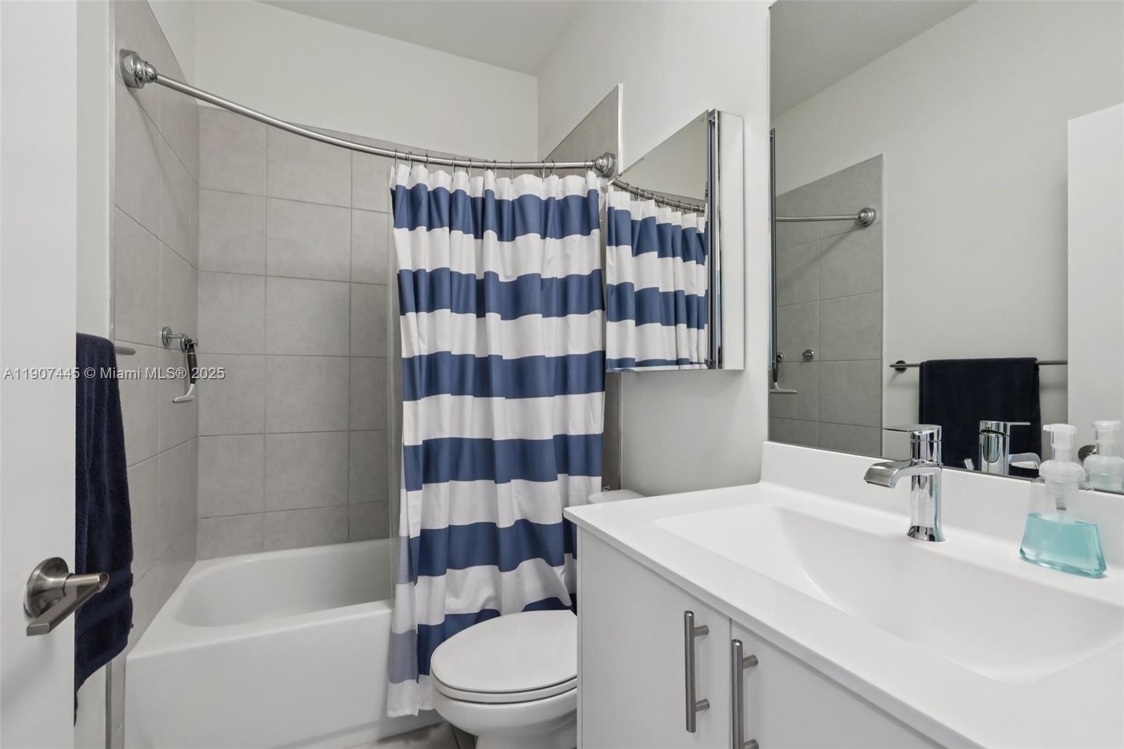 DOWNTOWN DORAL SOUTH PHAS - Residential Lease