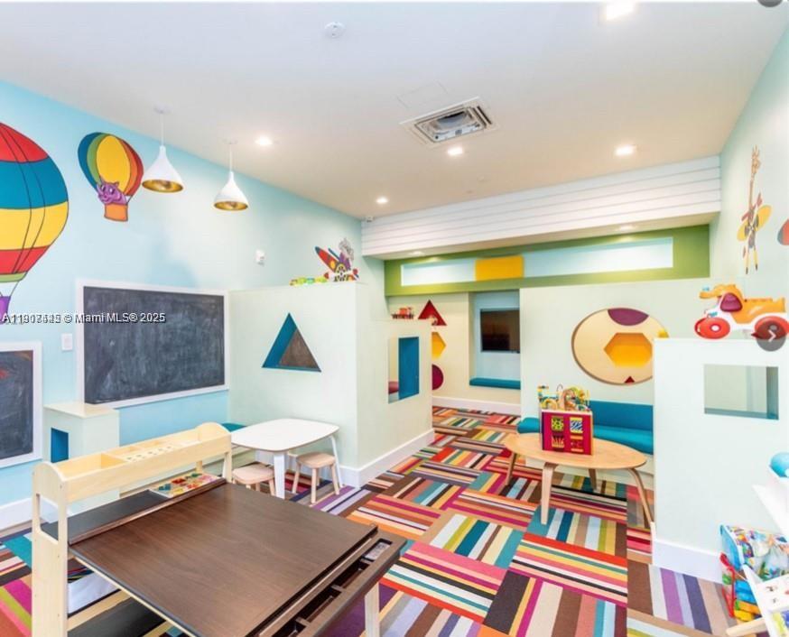 DOWNTOWN DORAL SOUTH PHAS - Residential Lease