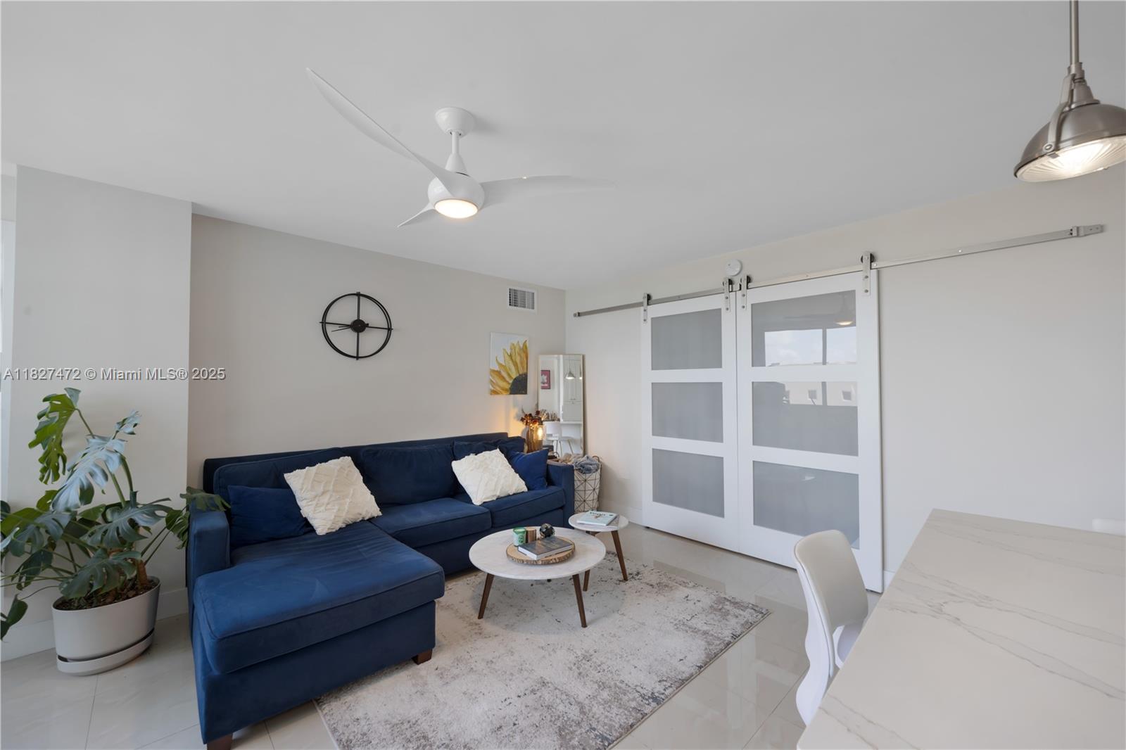 7135 Collins Ave 522