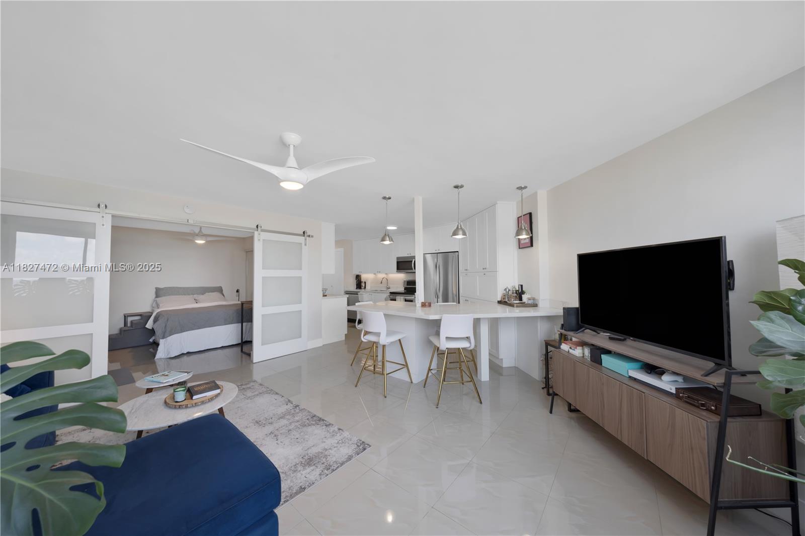 7135 Collins Ave 522