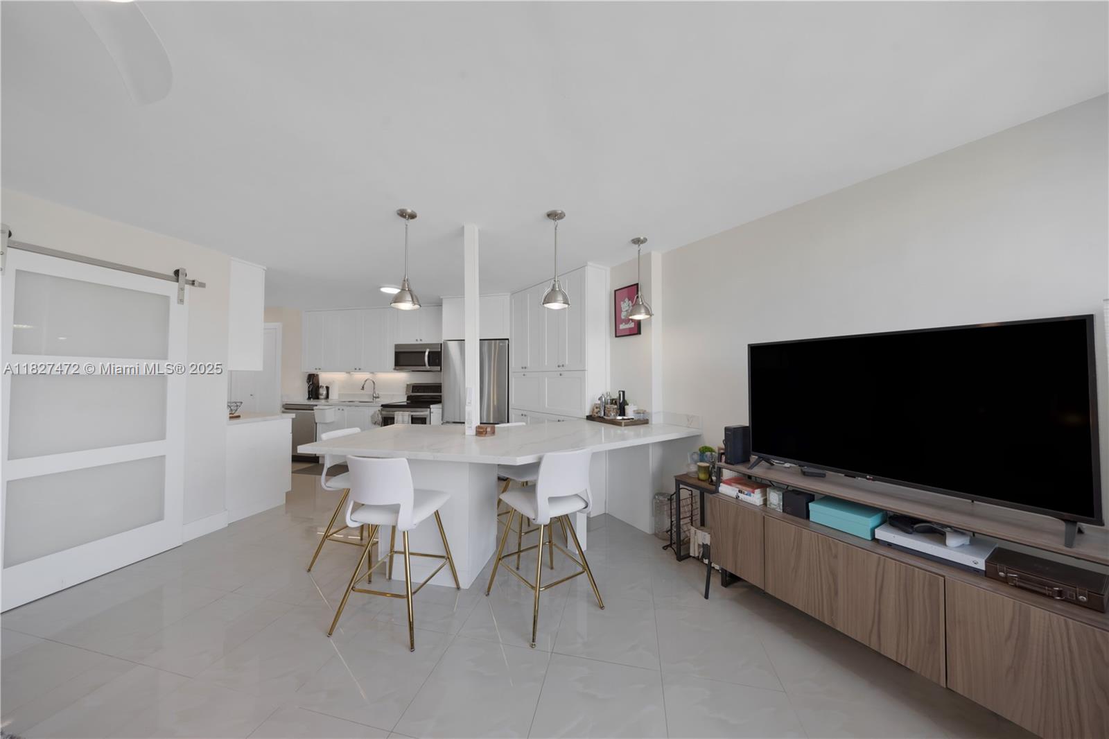 7135 Collins Ave 522