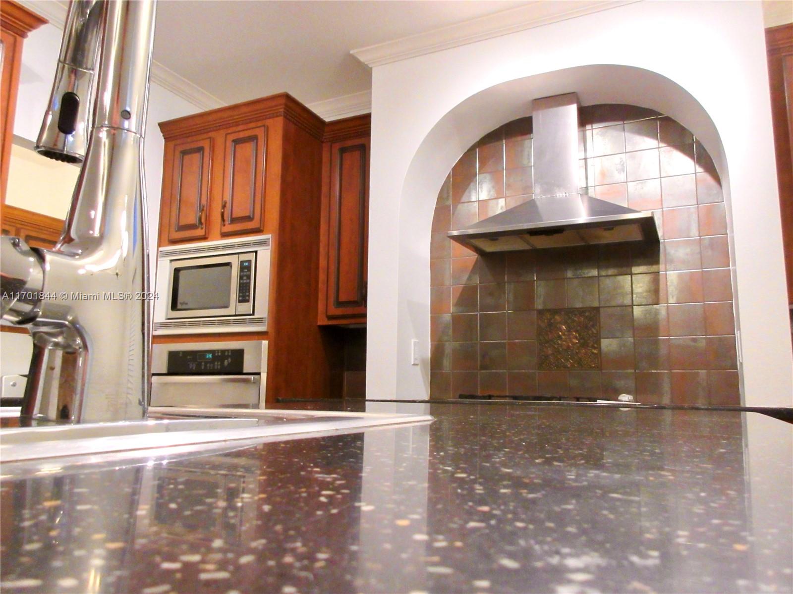 RAVENSWOOD ESTATES & MARI - Residential