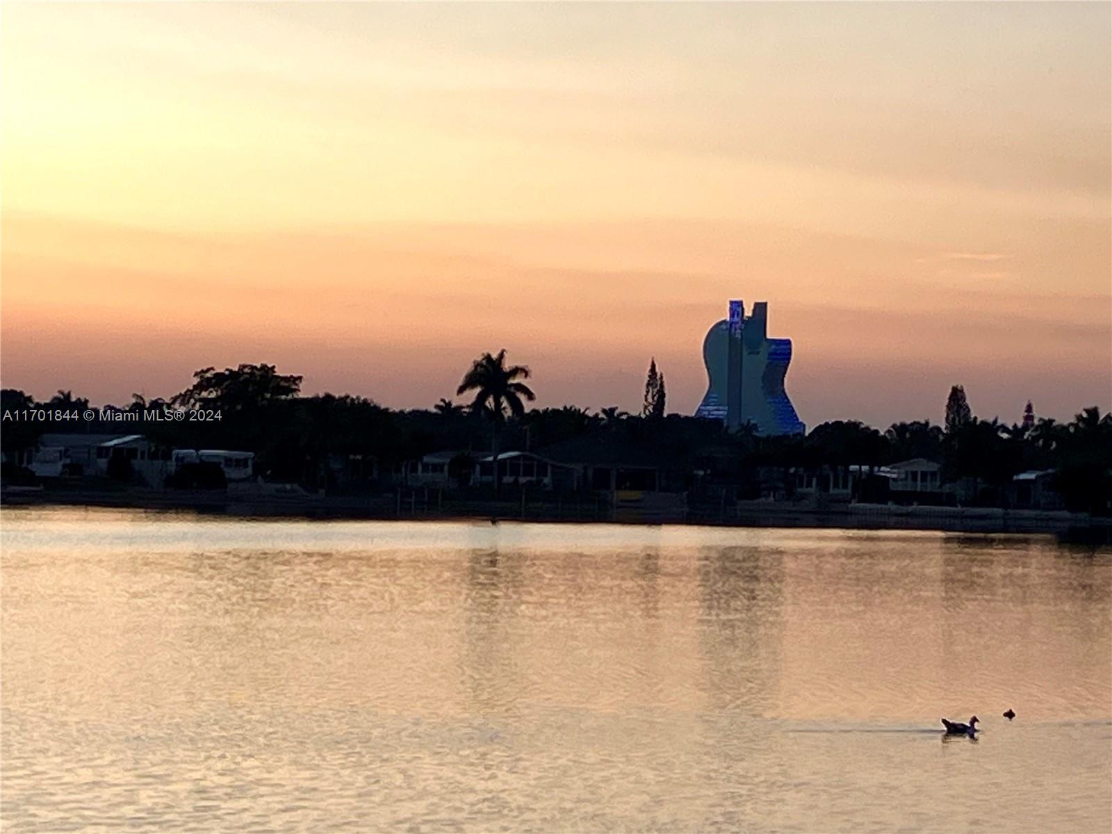 RAVENSWOOD ESTATES & MARI - Residential