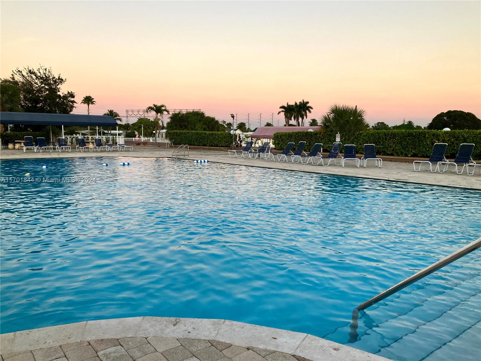 RAVENSWOOD ESTATES & MARI - Residential