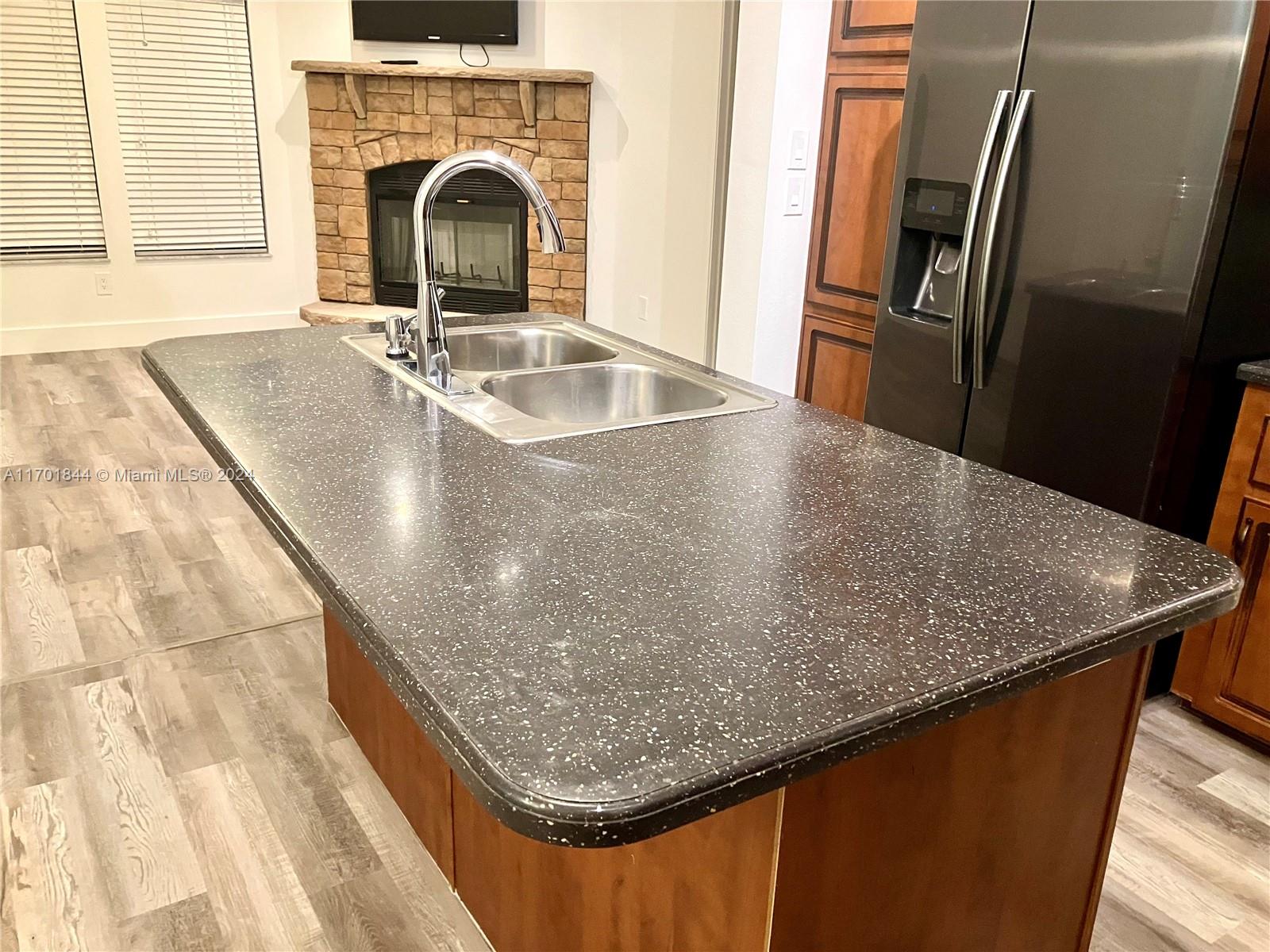 RAVENSWOOD ESTATES & MARI - Residential