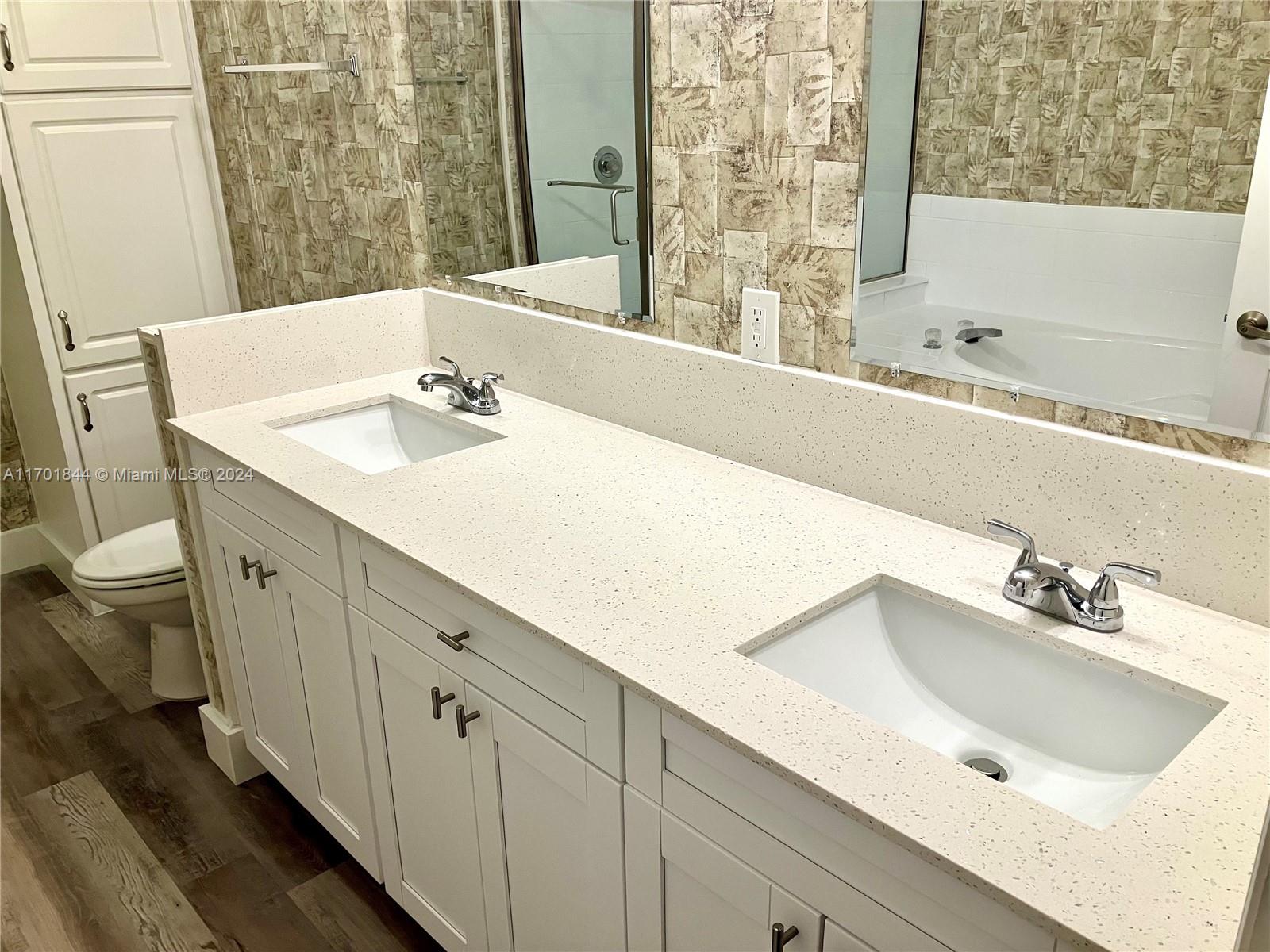 RAVENSWOOD ESTATES & MARI - Residential