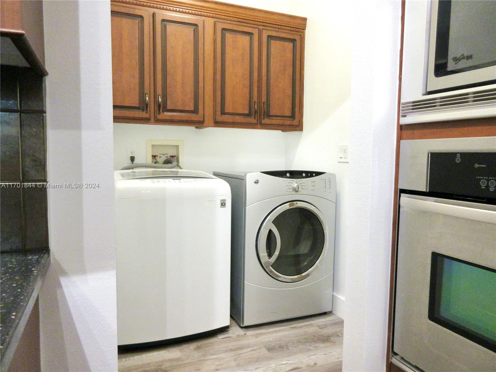 RAVENSWOOD ESTATES & MARI - Residential