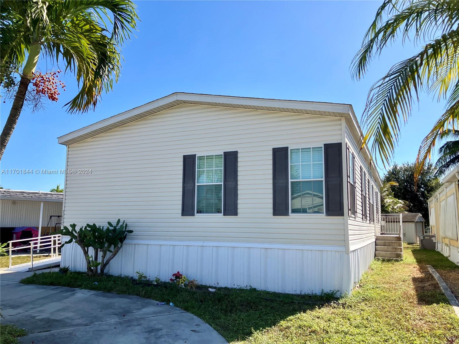 RAVENSWOOD ESTATES & MARI - Residential