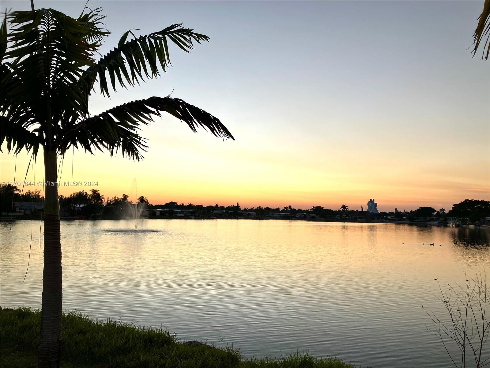 RAVENSWOOD ESTATES & MARI - Residential