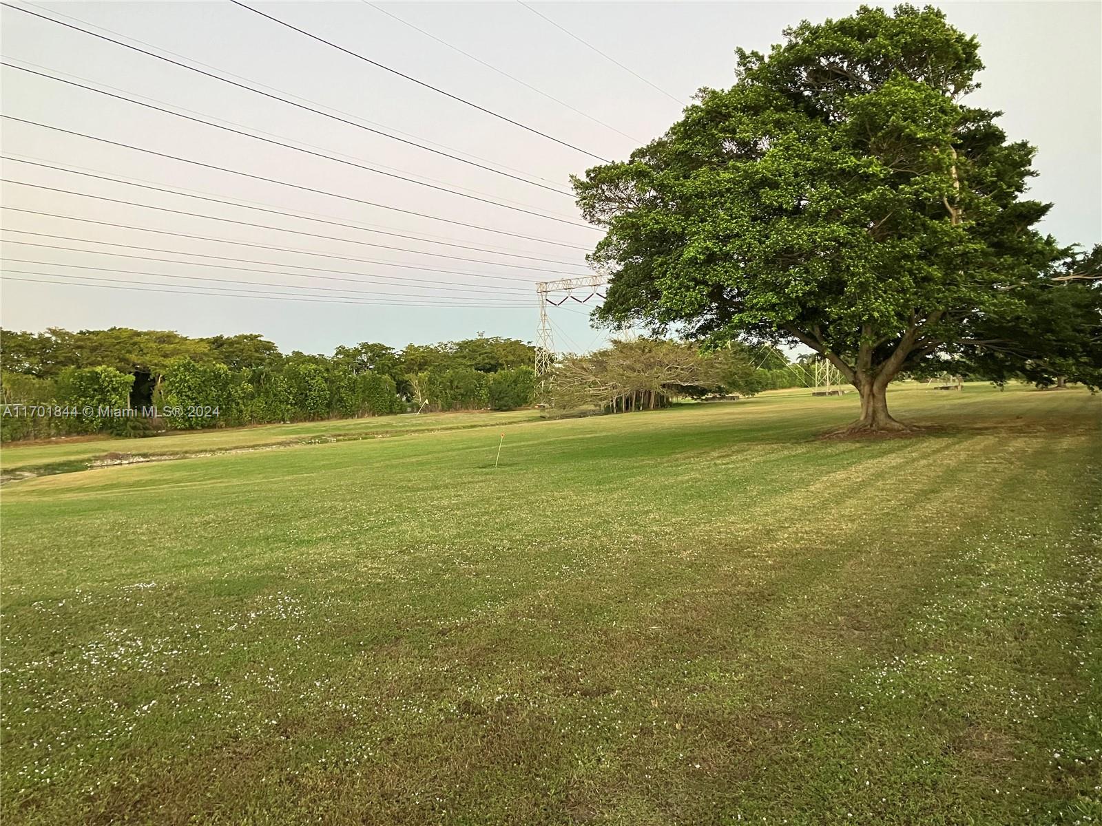 RAVENSWOOD ESTATES & MARI - Residential