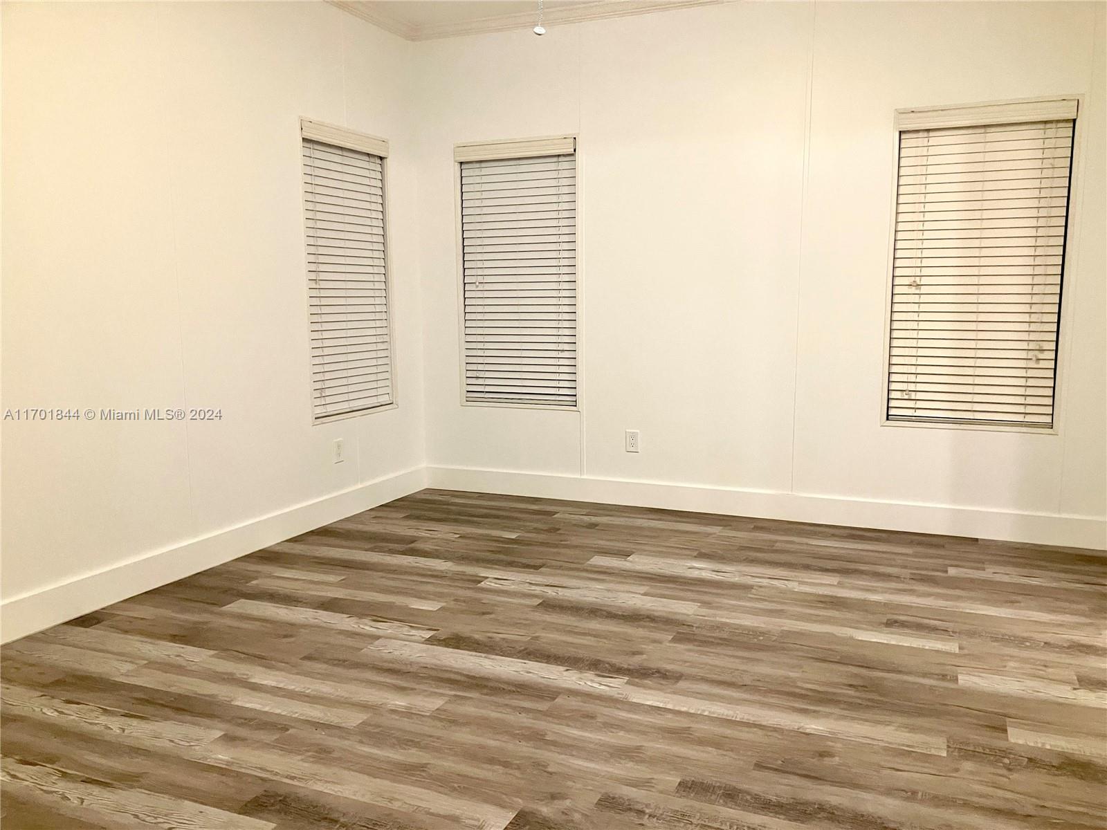 RAVENSWOOD ESTATES & MARI - Residential