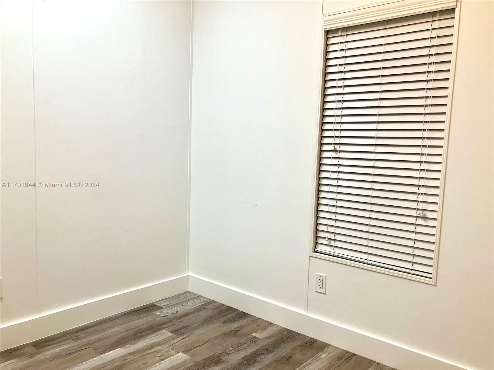 RAVENSWOOD ESTATES & MARI - Residential