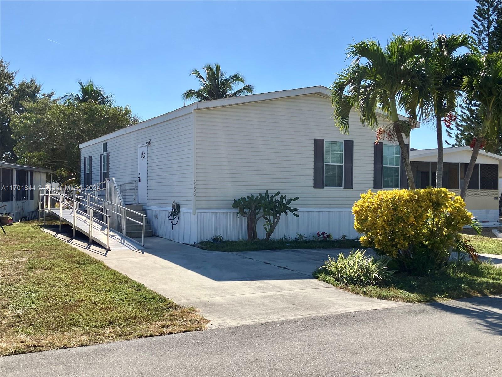 RAVENSWOOD ESTATES & MARI - Residential