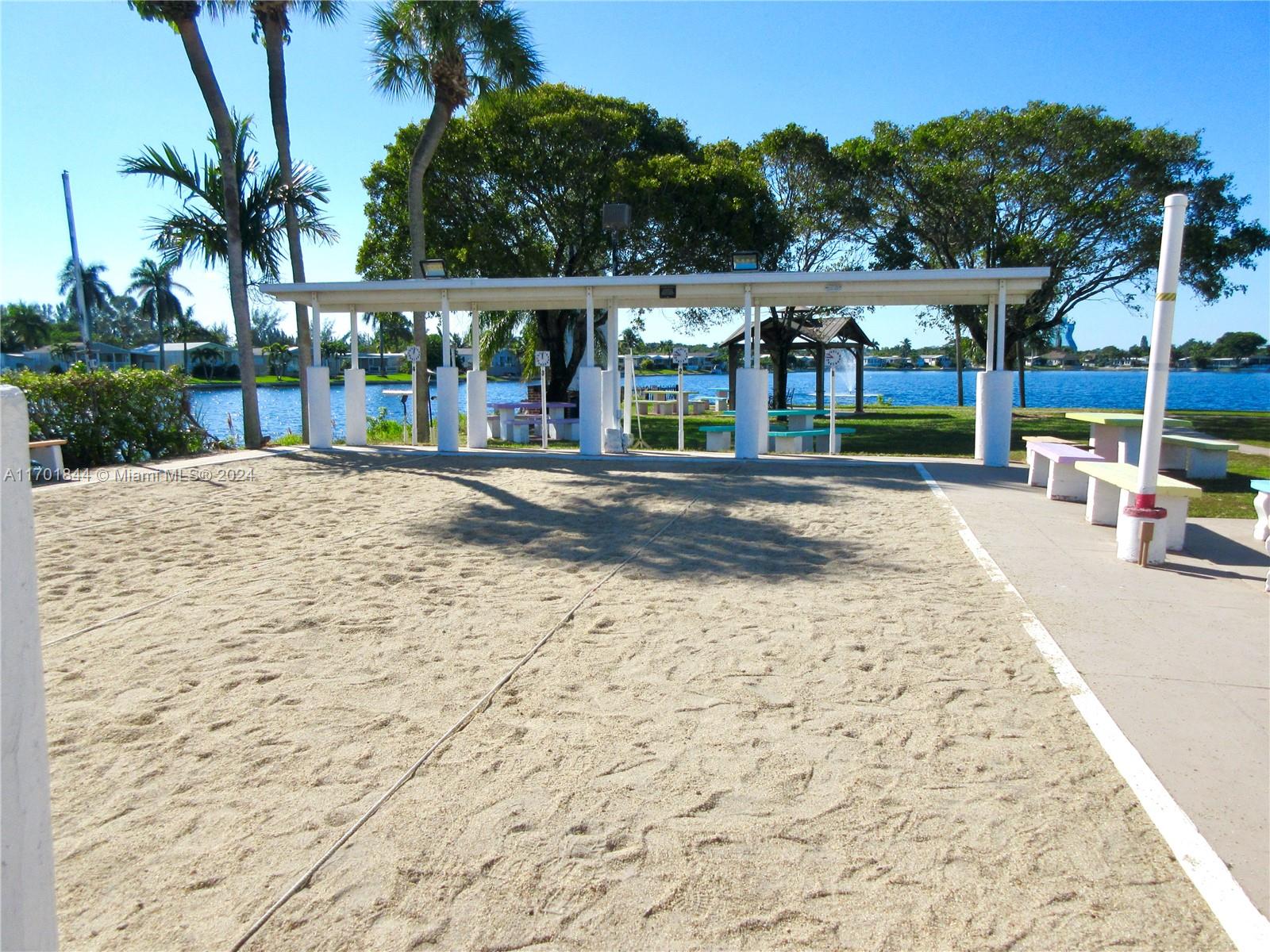 RAVENSWOOD ESTATES & MARI - Residential