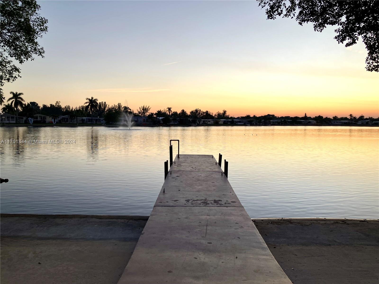 RAVENSWOOD ESTATES & MARI - Residential