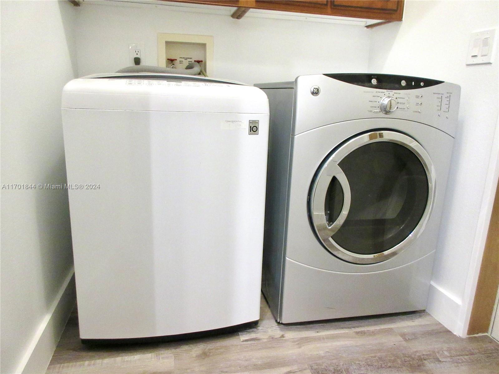 RAVENSWOOD ESTATES & MARI - Residential