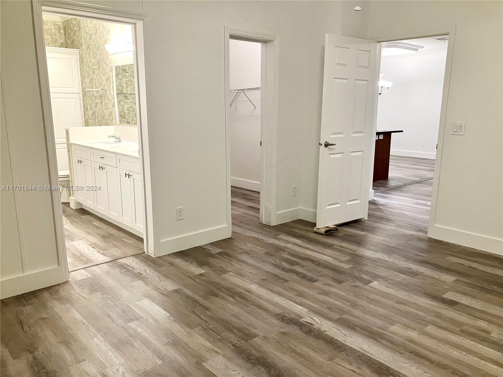 RAVENSWOOD ESTATES & MARI - Residential