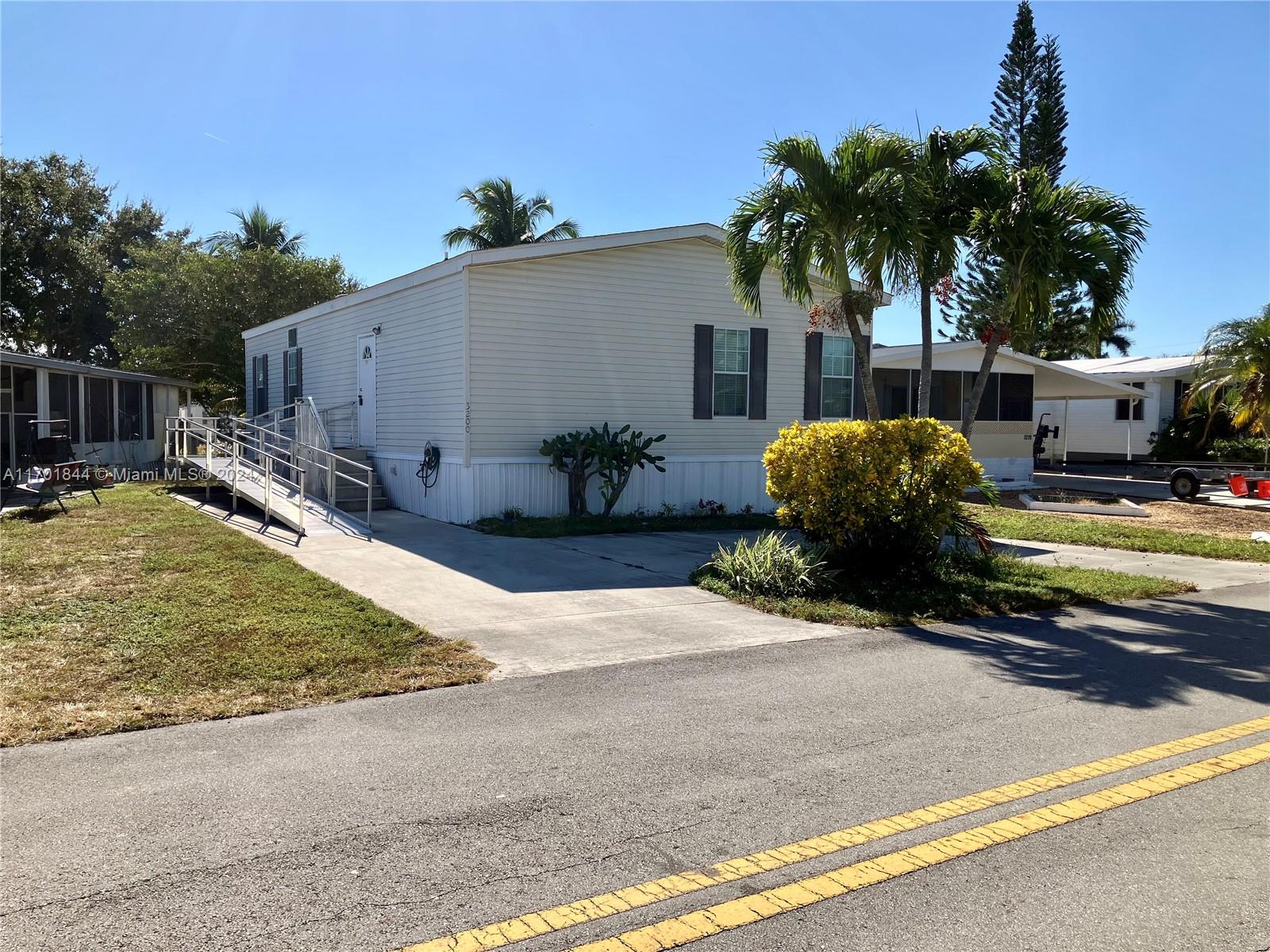 RAVENSWOOD ESTATES & MARI - Residential