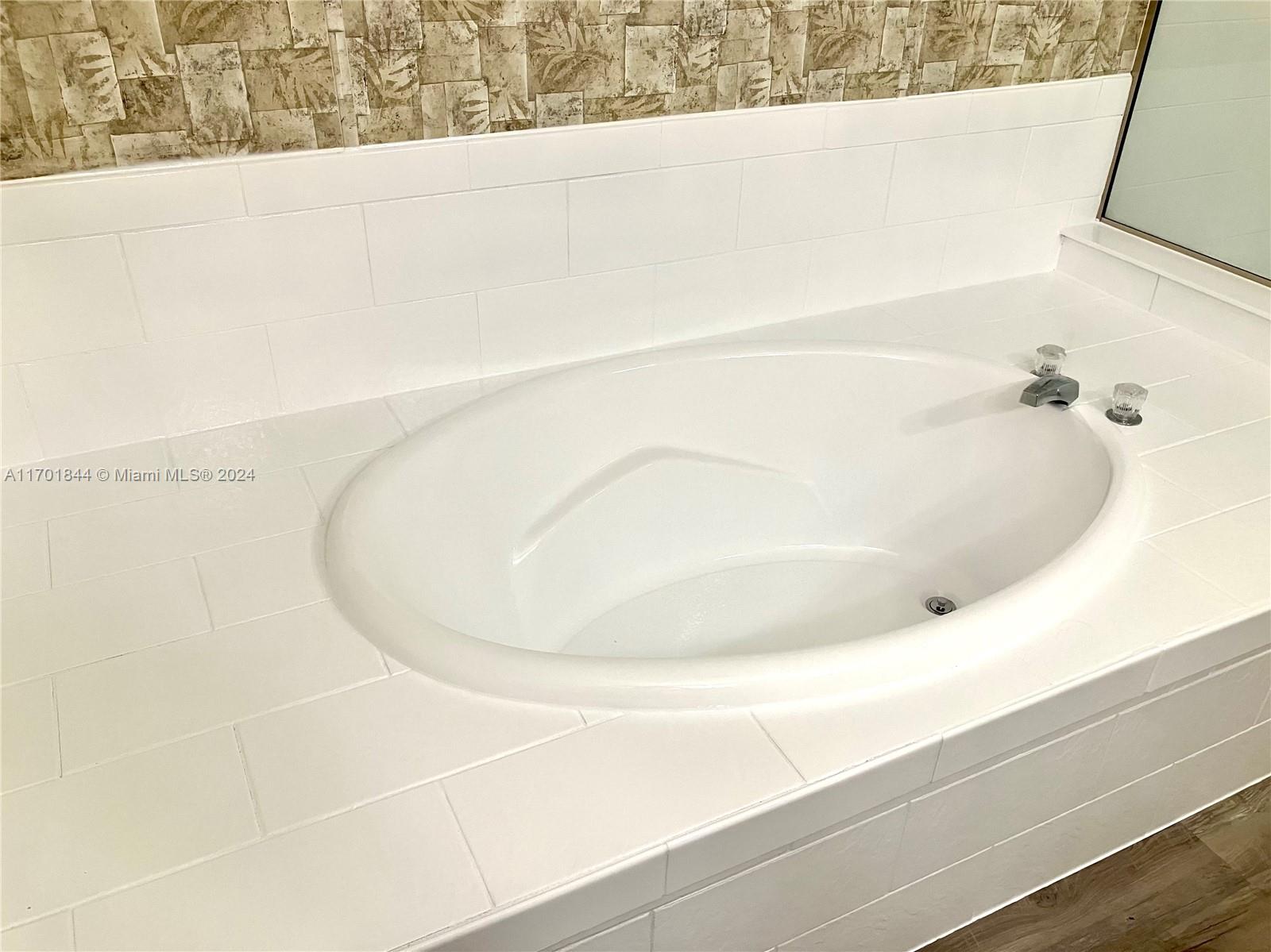 RAVENSWOOD ESTATES & MARI - Residential