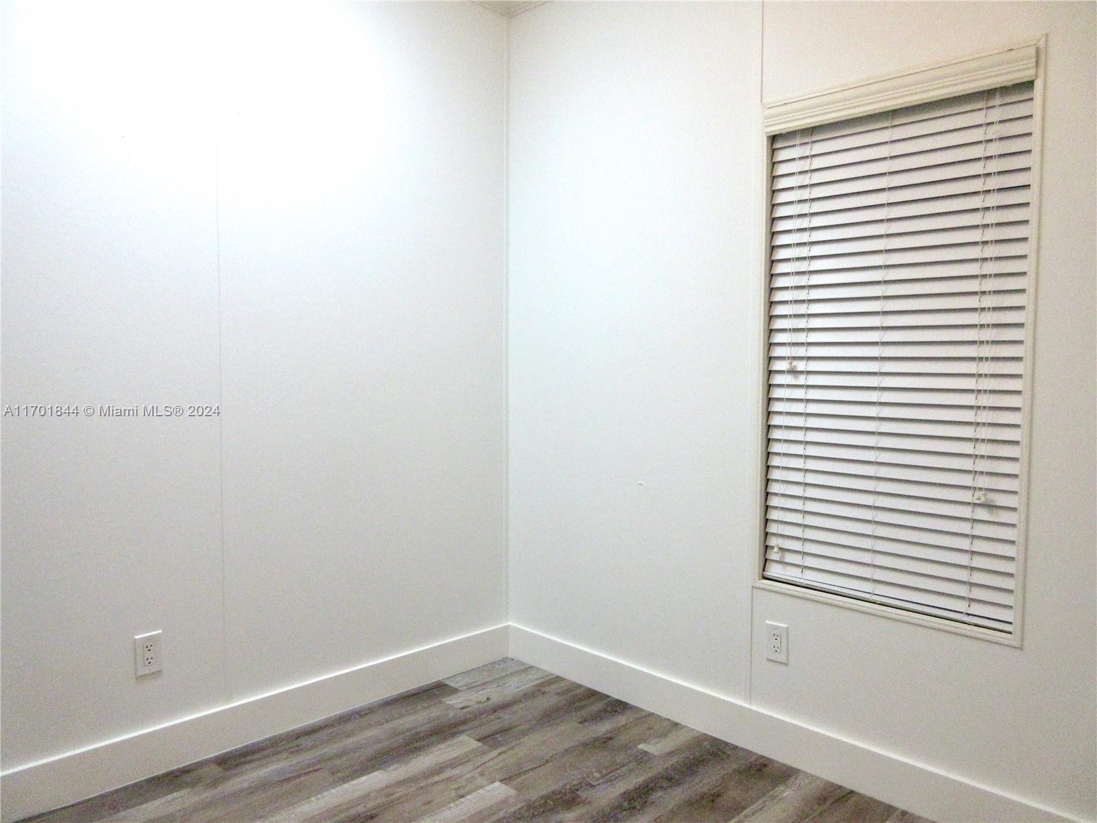 RAVENSWOOD ESTATES & MARI - Residential