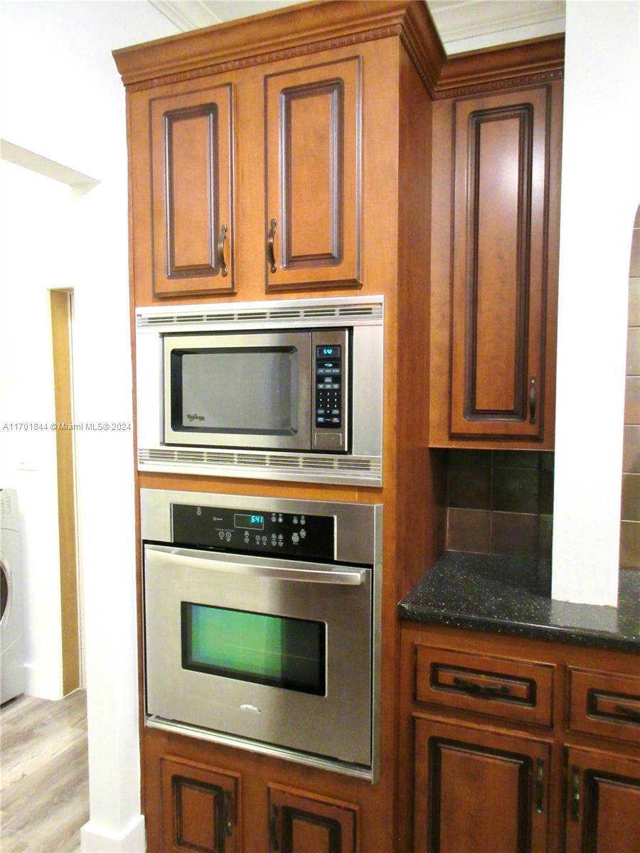 RAVENSWOOD ESTATES & MARI - Residential