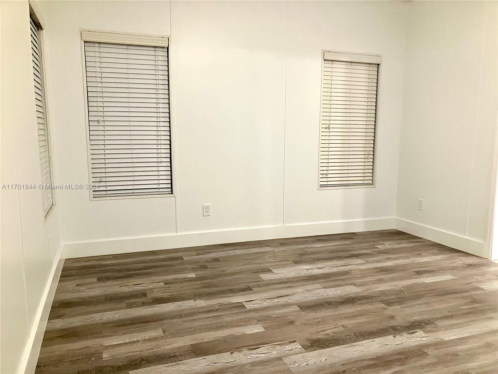 RAVENSWOOD ESTATES & MARI - Residential