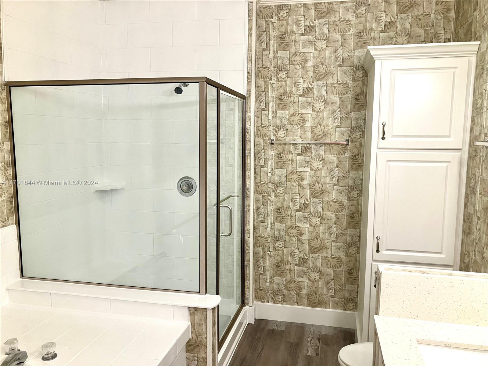 RAVENSWOOD ESTATES & MARI - Residential