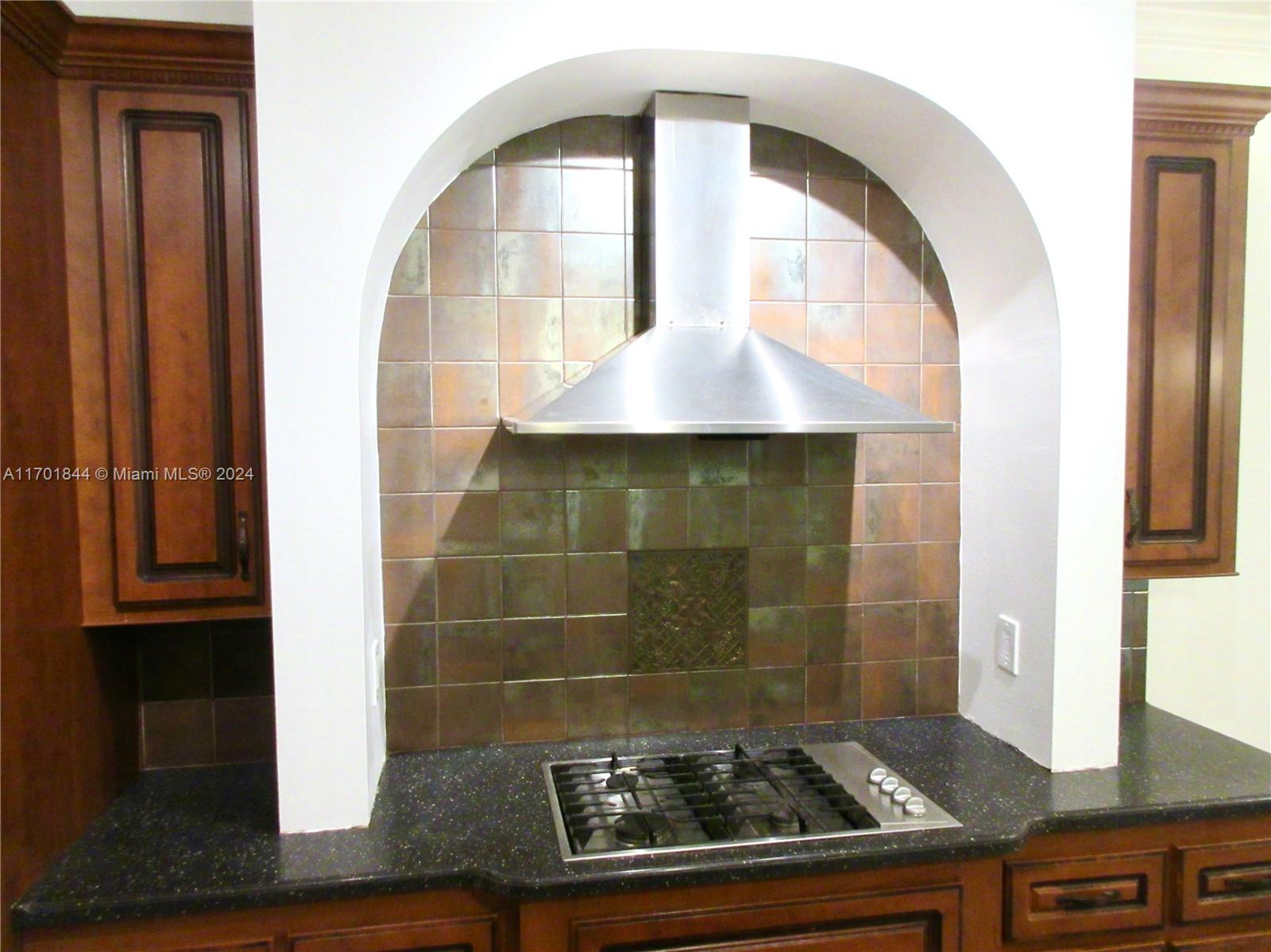 RAVENSWOOD ESTATES & MARI - Residential