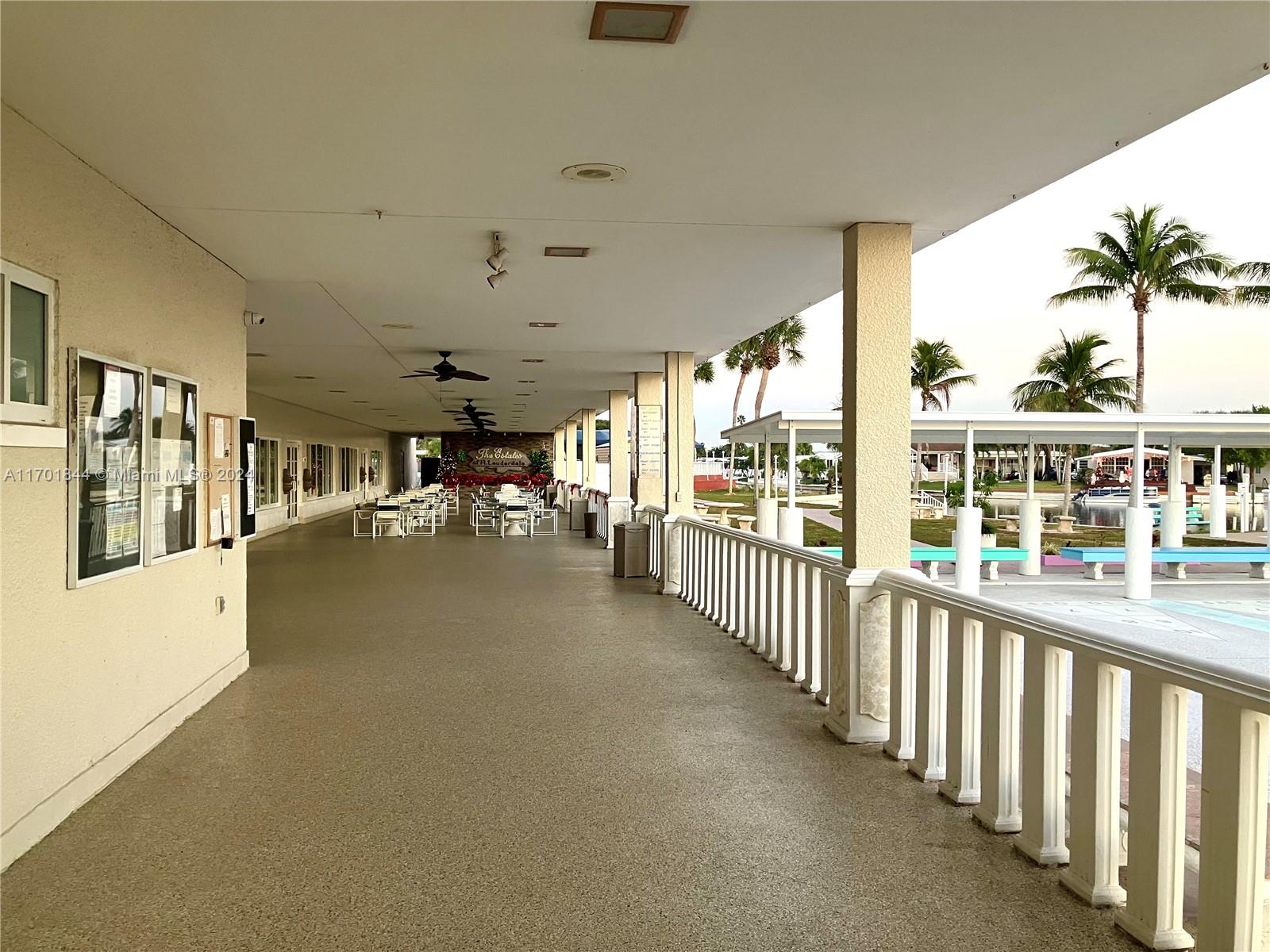 RAVENSWOOD ESTATES & MARI - Residential