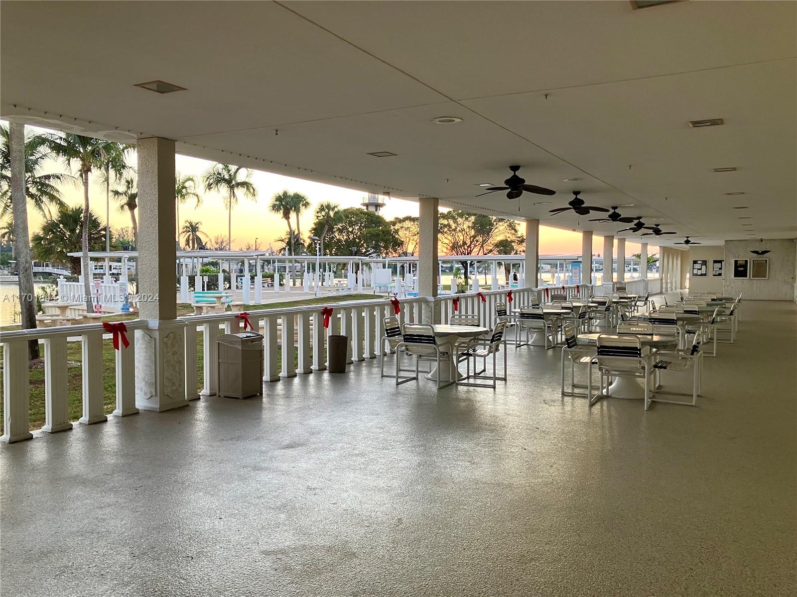 RAVENSWOOD ESTATES & MARI - Residential