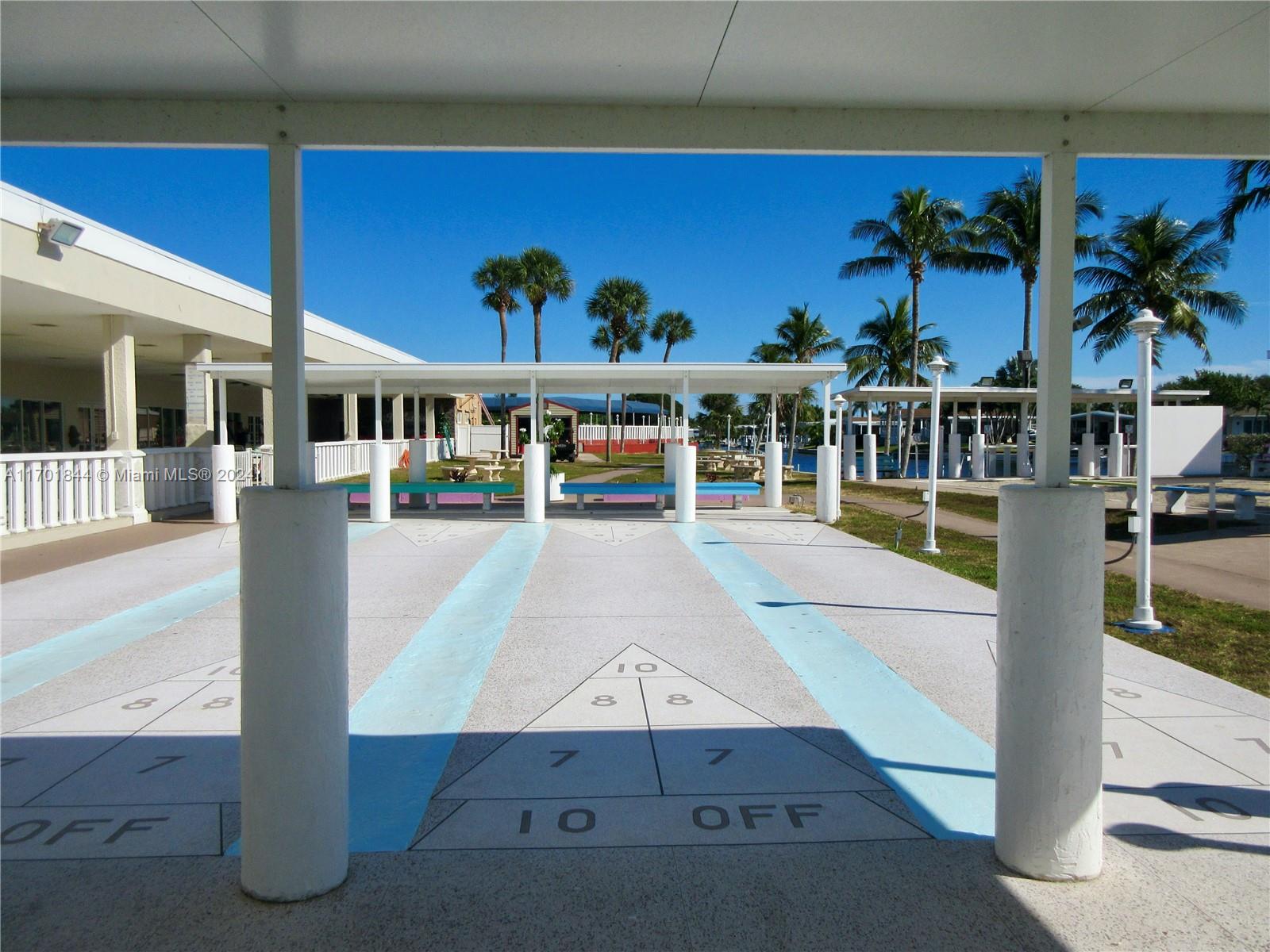 RAVENSWOOD ESTATES & MARI - Residential