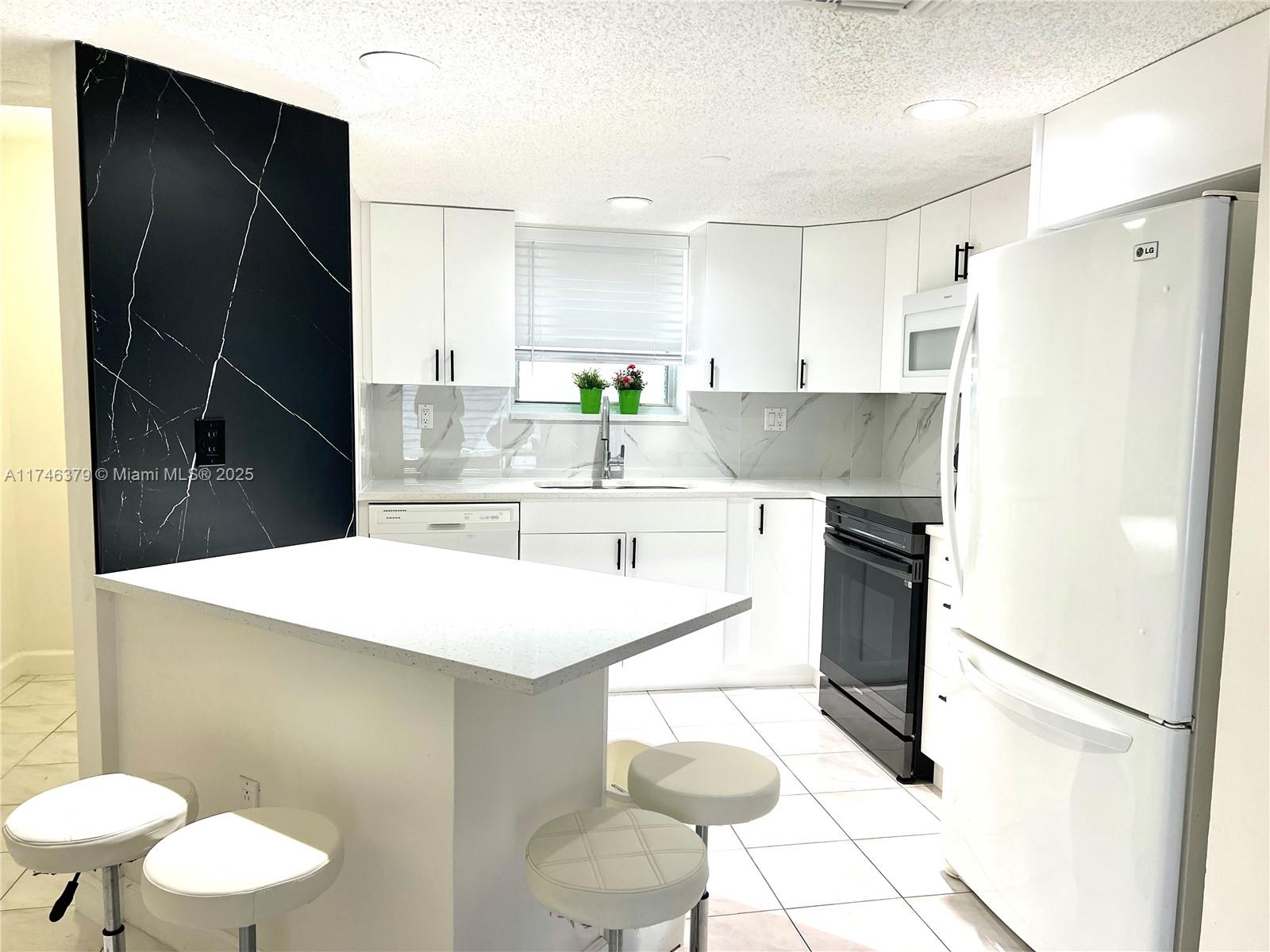 Rental Property at 17801 N Bay Rd 511, Sunny Isles Beach, Miami-Dade County, Florida - Bedrooms: 2 
Bathrooms: 2  - $3,100 MO.