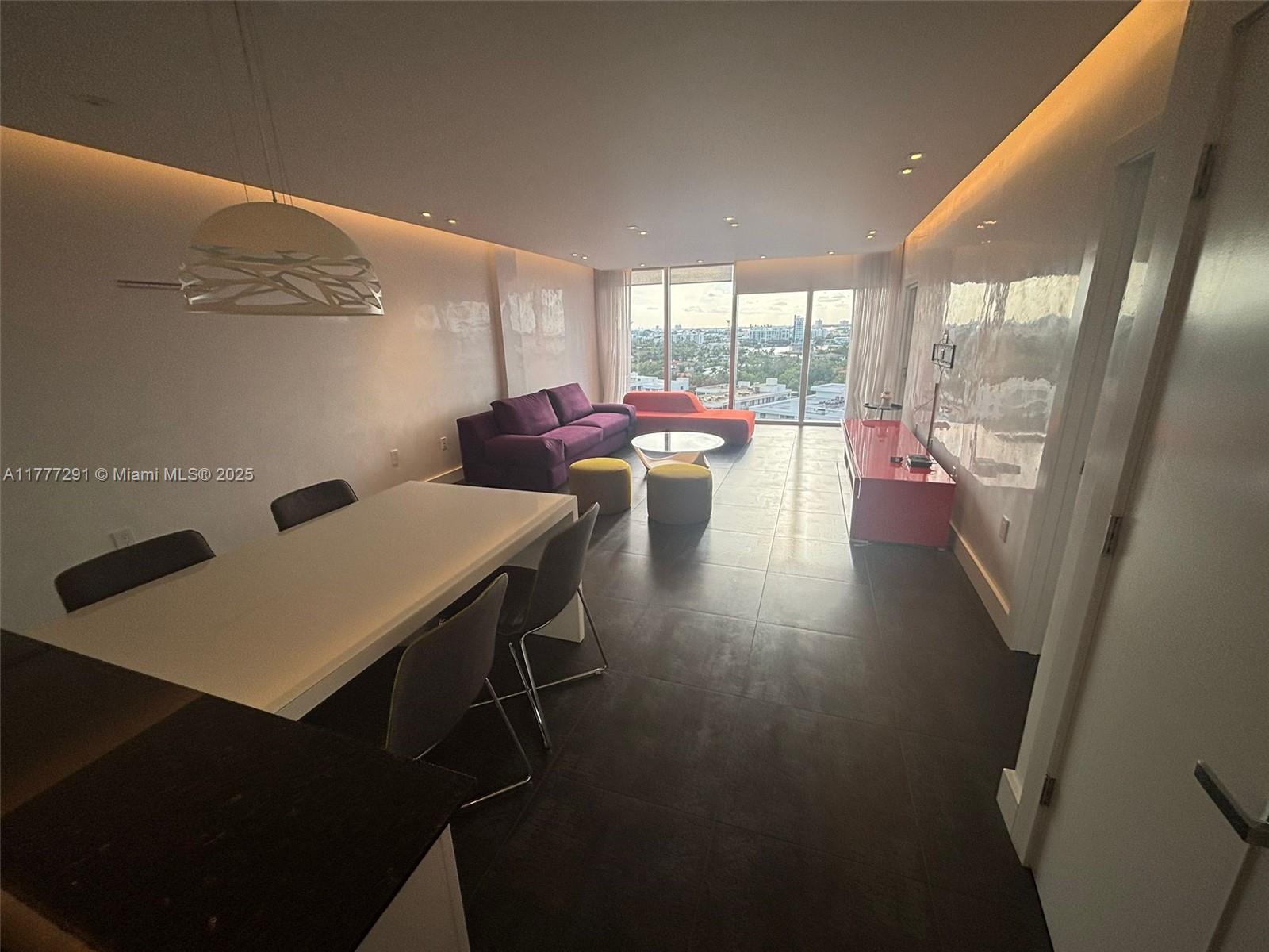 10275 Collins Ave 1028
