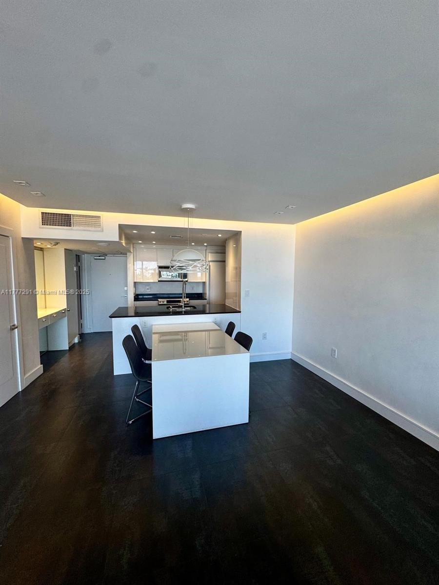 10275 Collins Ave 1028