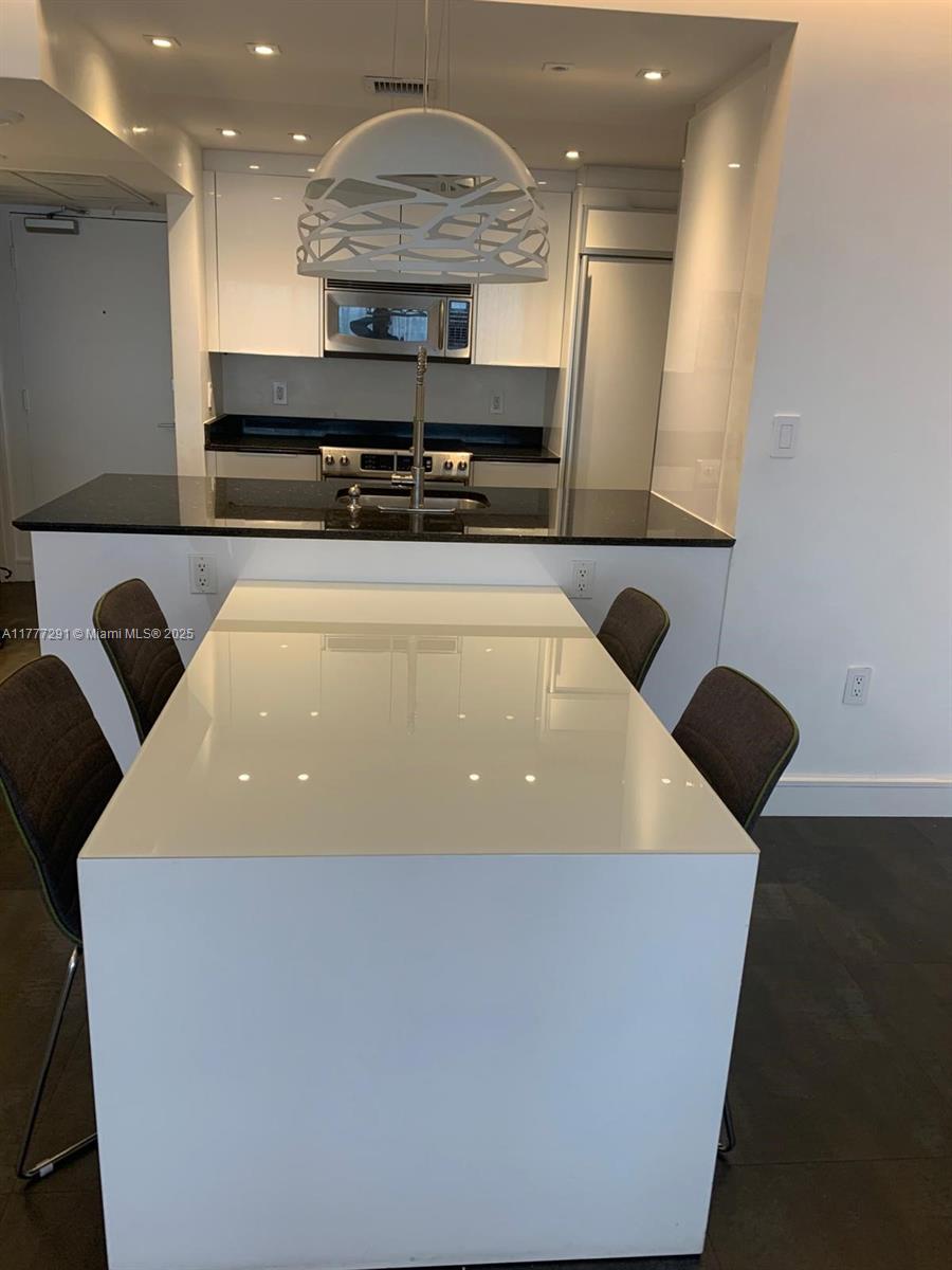10275 Collins Ave 1028