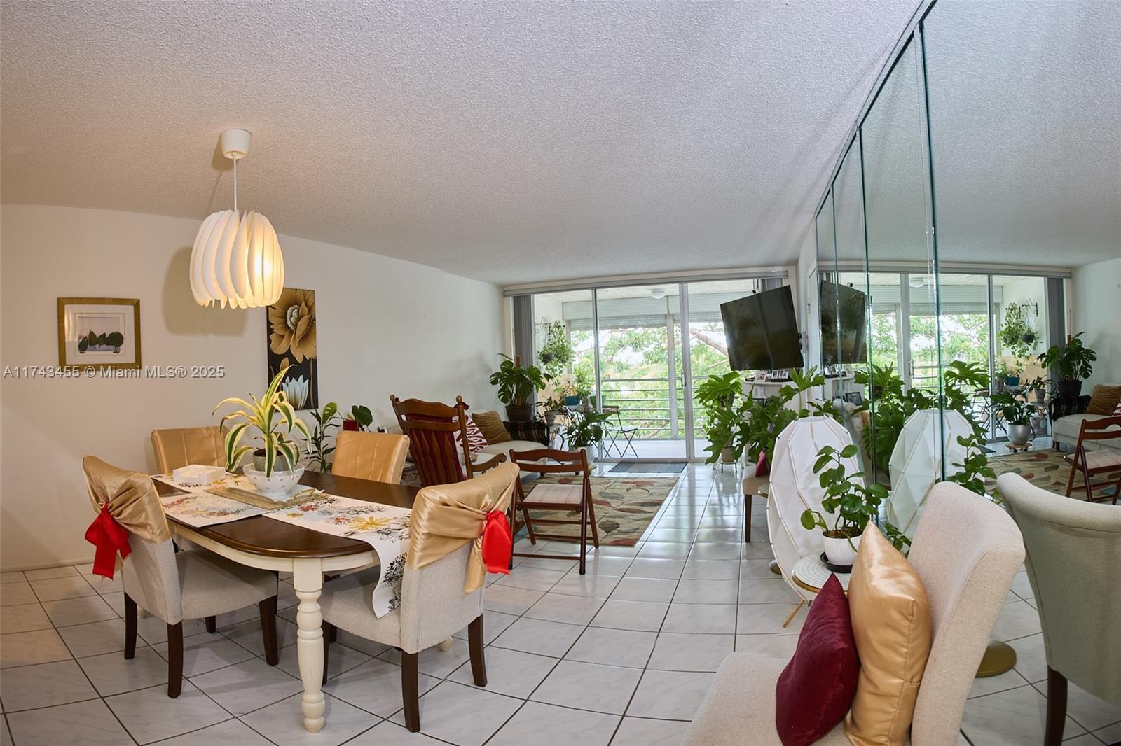 9235 Lagoon Pl 403