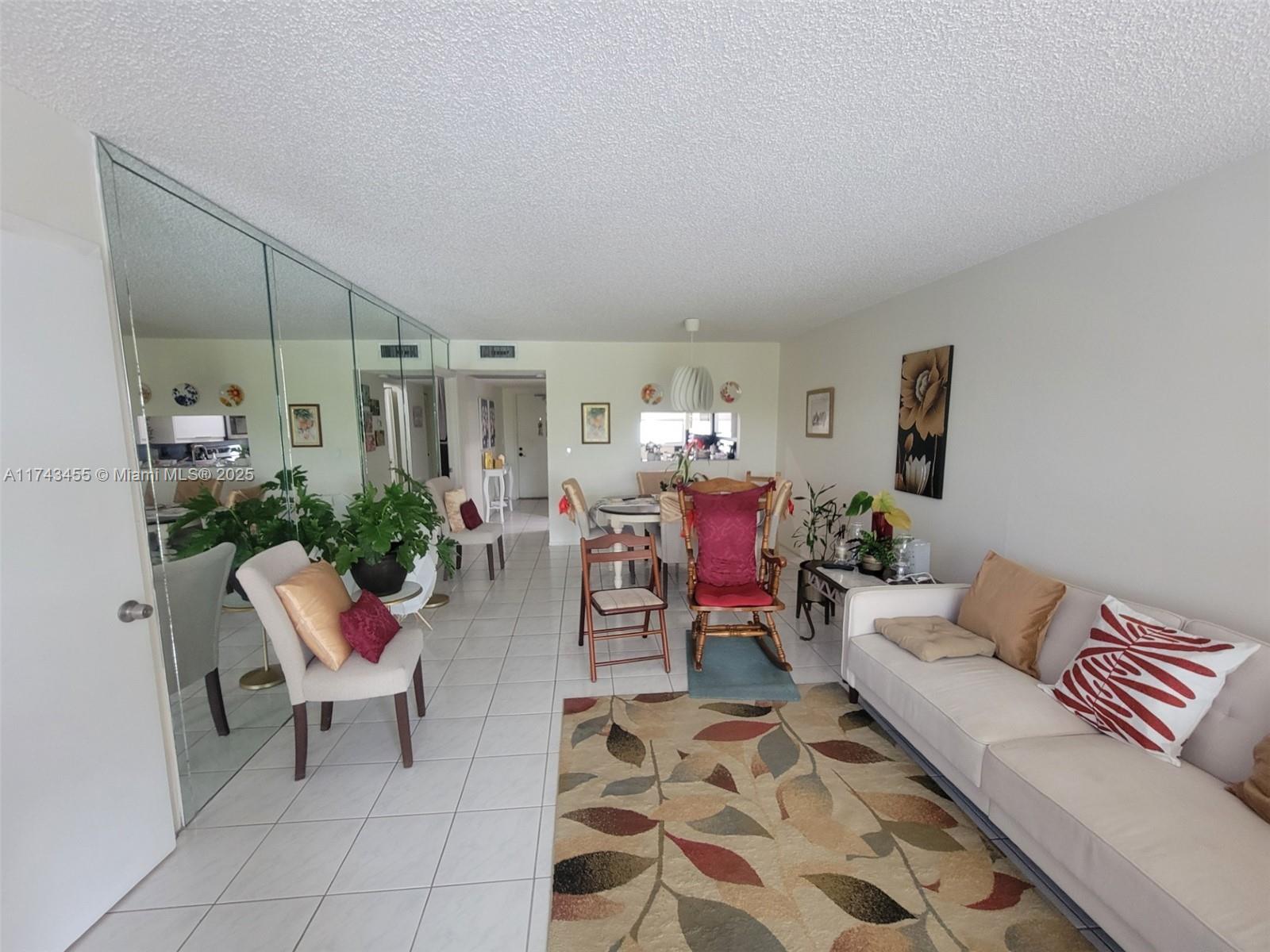 9235 Lagoon Pl 403
