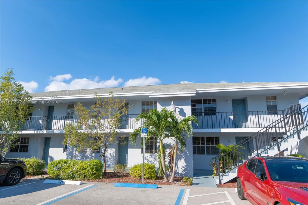 Photo of 905 Southridge Rd #205B, Delray Beach, FL 33444 (MLS # A11816242)