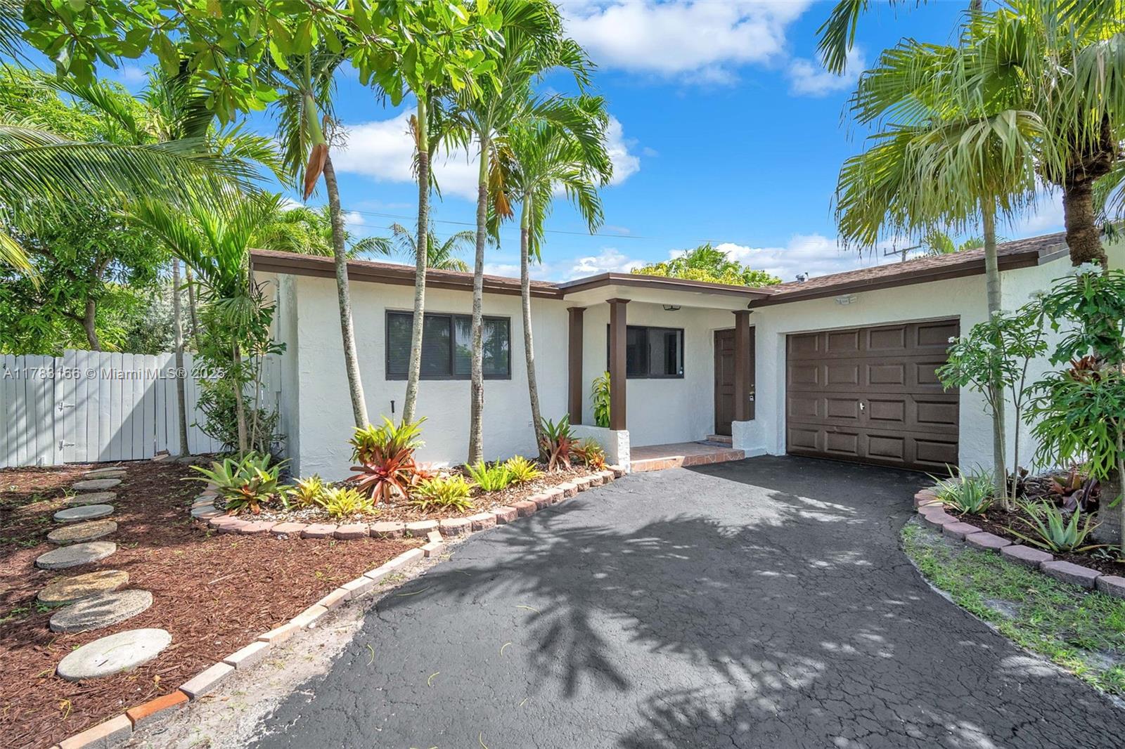 Property for Sale at 11310 Nw 35th St, Sunrise, Miami-Dade County, Florida - Bedrooms: 3 
Bathrooms: 2  - $545,000