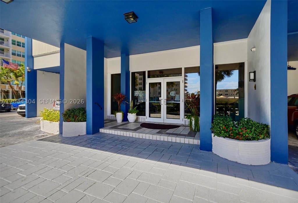 Photo of 1400 S Ocean Dr #506, Hollywood, FL 33019 (MLS # A12044304)