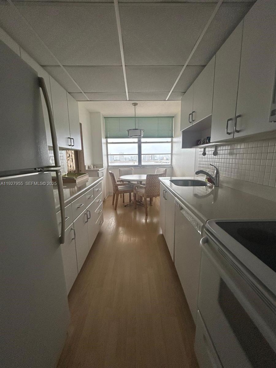 WINSTON TOWERS 200 - Residential Lease