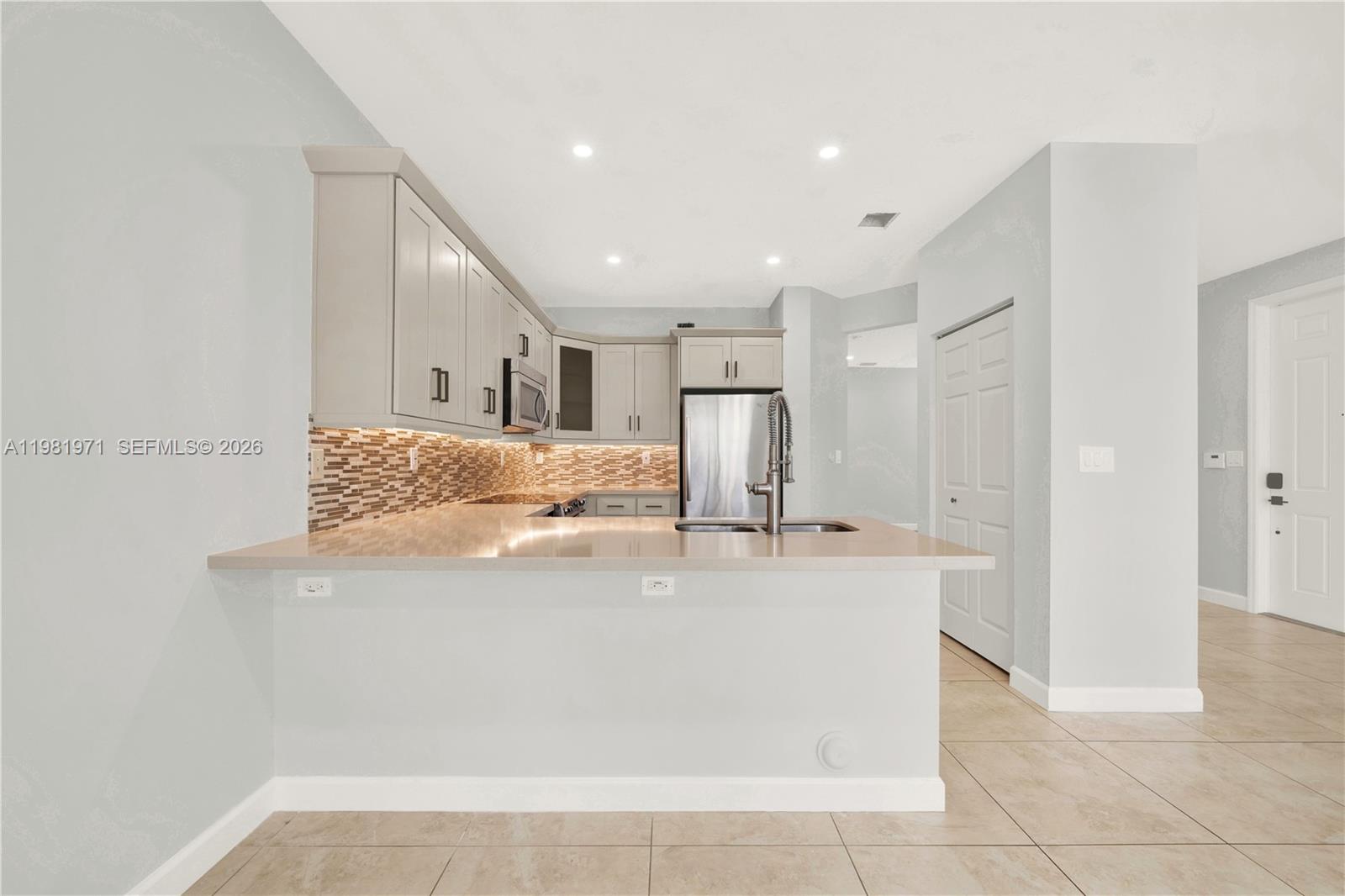 DORAL CAY - Residential Lease