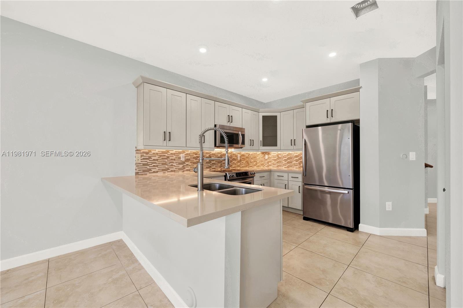 DORAL CAY - Residential Lease