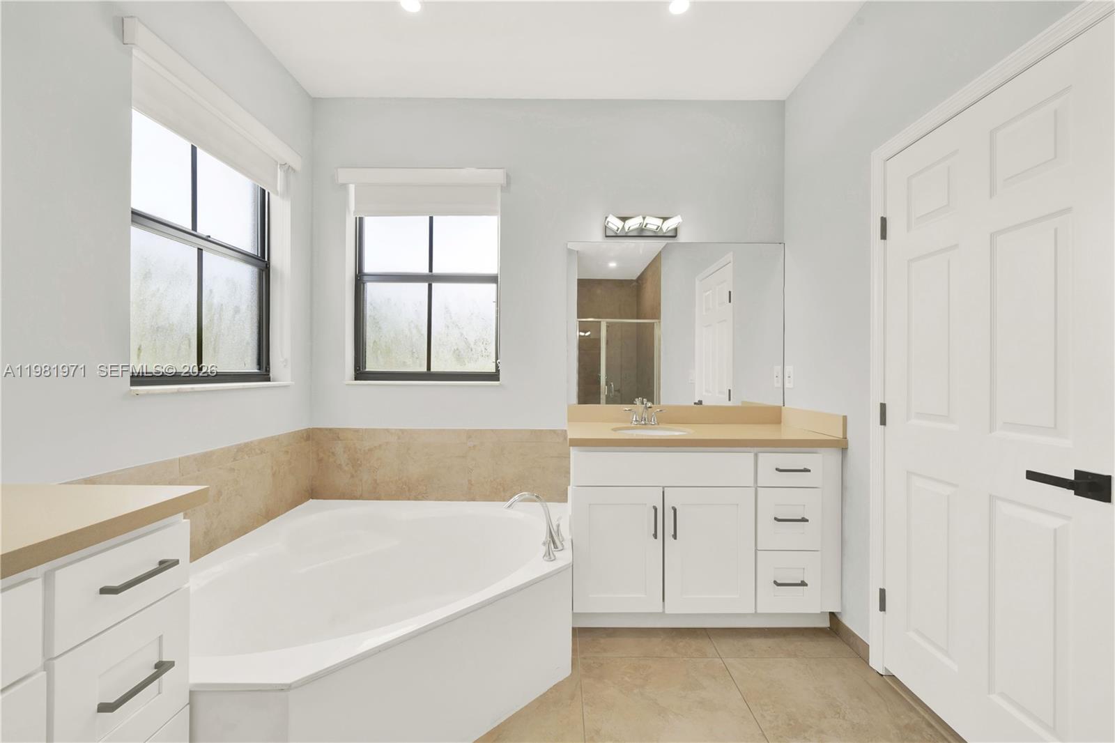 DORAL CAY - Residential Lease