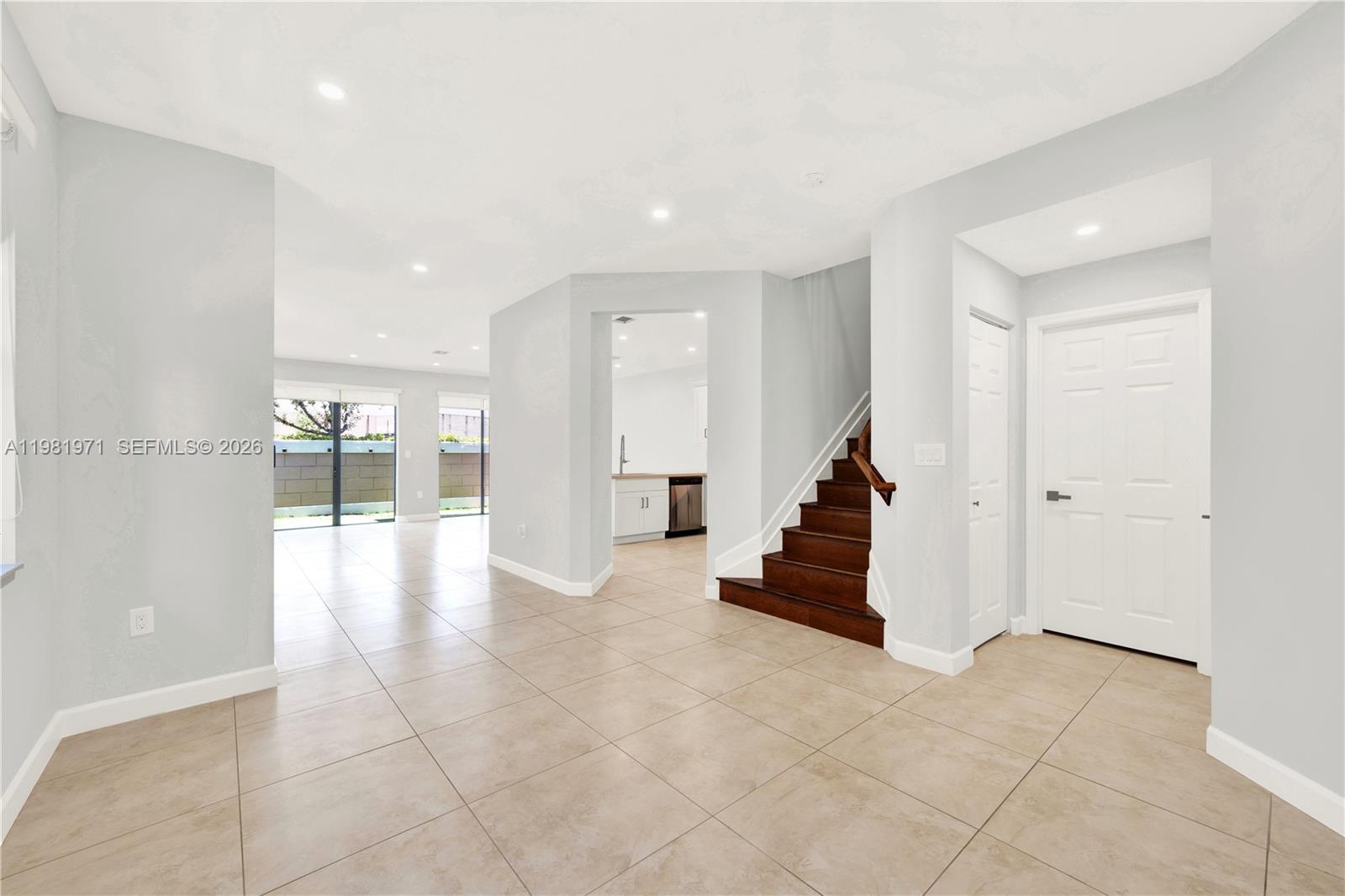 DORAL CAY - Residential Lease