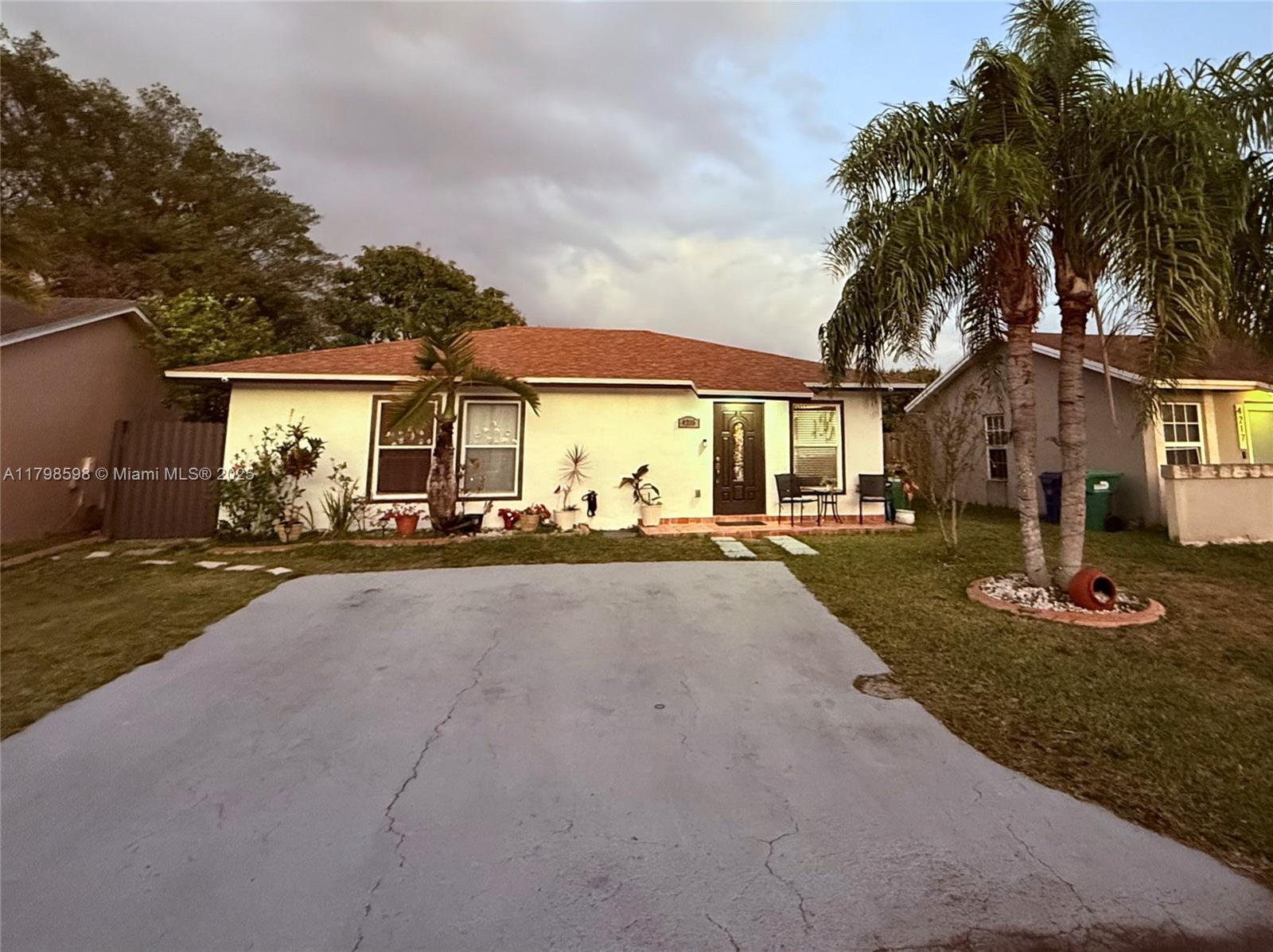 4215 SW 138th Ct