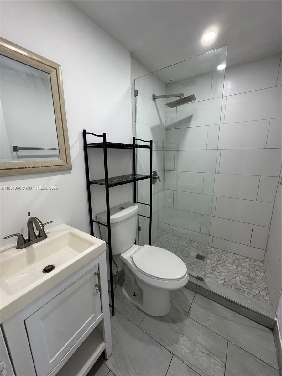 685 SW 7th Ter 2